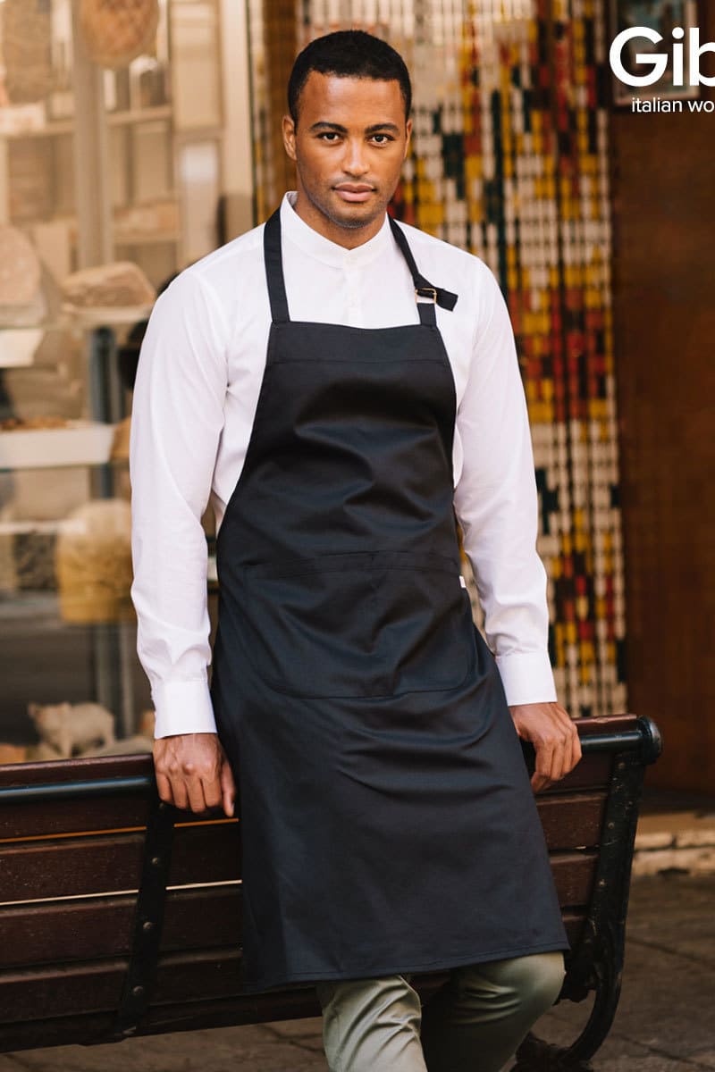 grembiule-cucina-mistocotone-nero-giblor-zante-Q1H00212-indossato