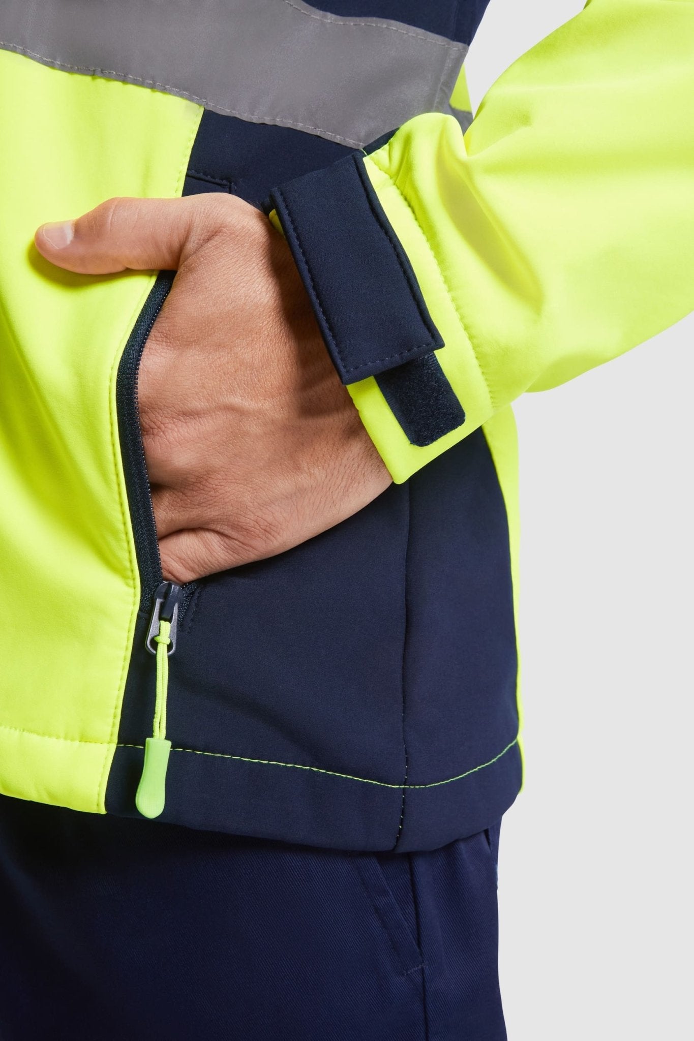 Giacca alta visibilità sostshell Roly Antares 320 gr - Westrose SRL - Abbigliamento da Lavoro Personalizzato