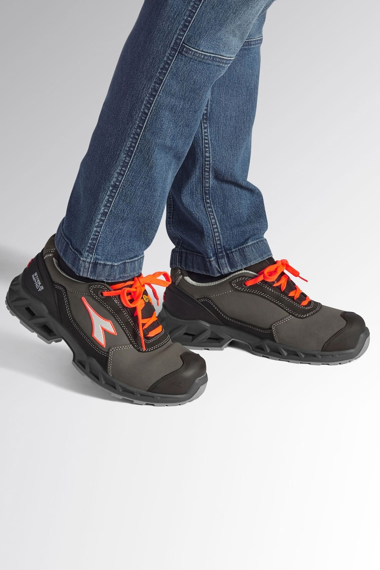 Scarpa antinfortunistica Diadora Shark Stable Imp Leat Low S3S FO SR SC ESD - Westrose SRL - Abbigliamento da Lavoro Personalizzato