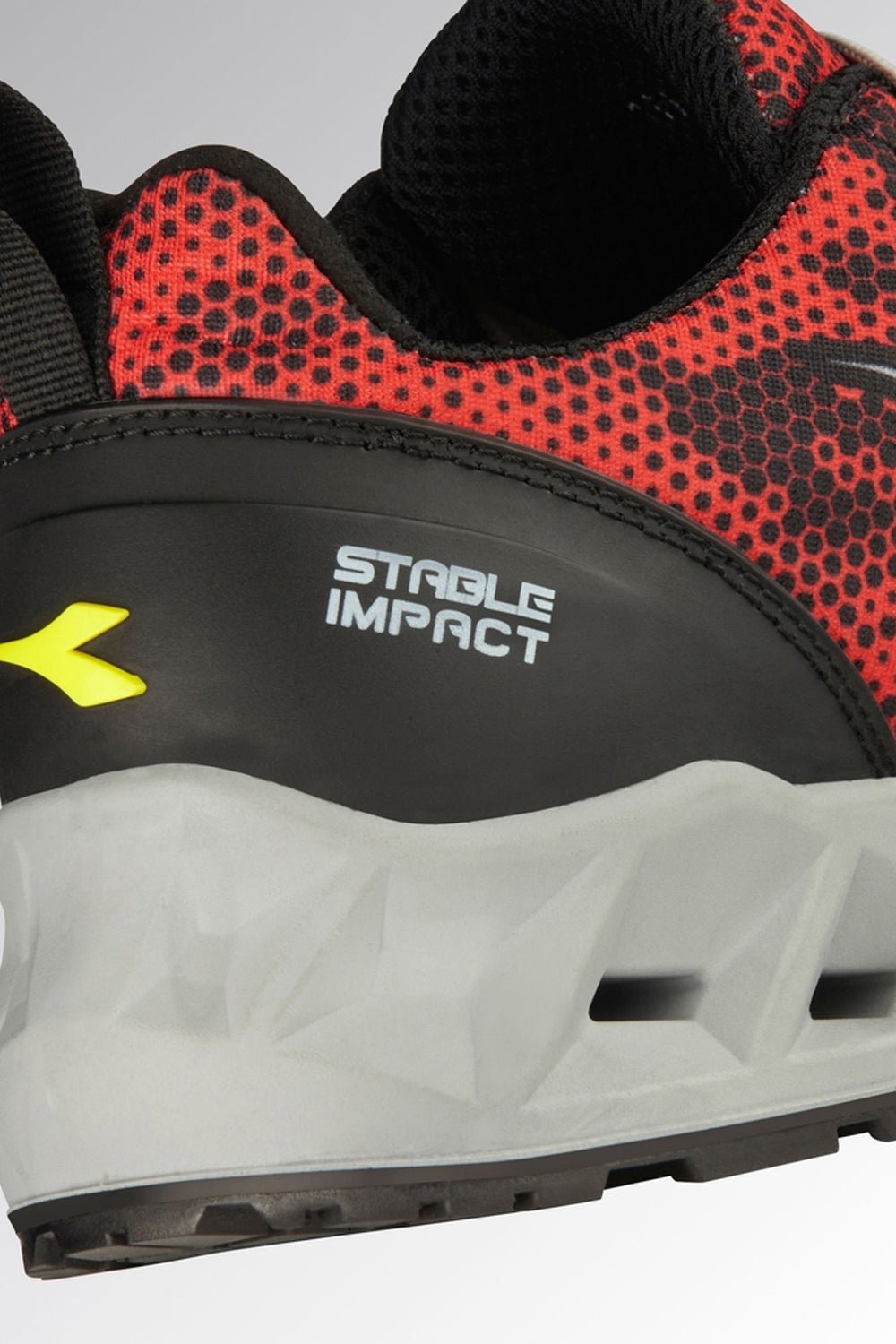 Scarpa antinfortunistica Diadora Shark Stable Imp Low S1PS FO SR SC ESD - Westrose SRL - Abbigliamento da Lavoro Personalizzato