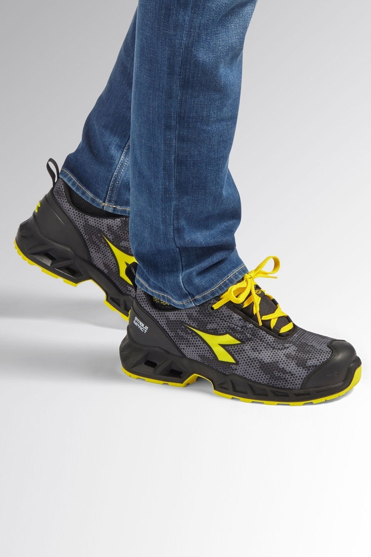 Scarpa antinfortunistica Diadora Shark Stable Imp Low S3S FO SR SC ESD - Westrose SRL - Abbigliamento da Lavoro Personalizzato