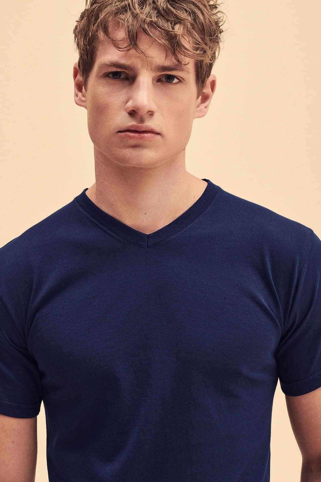 T-Shirt unisex Fruit of the Loom Valueweight scollo a V 165 gr. - Westrose SRL - Abbigliamento da Lavoro Personalizzato