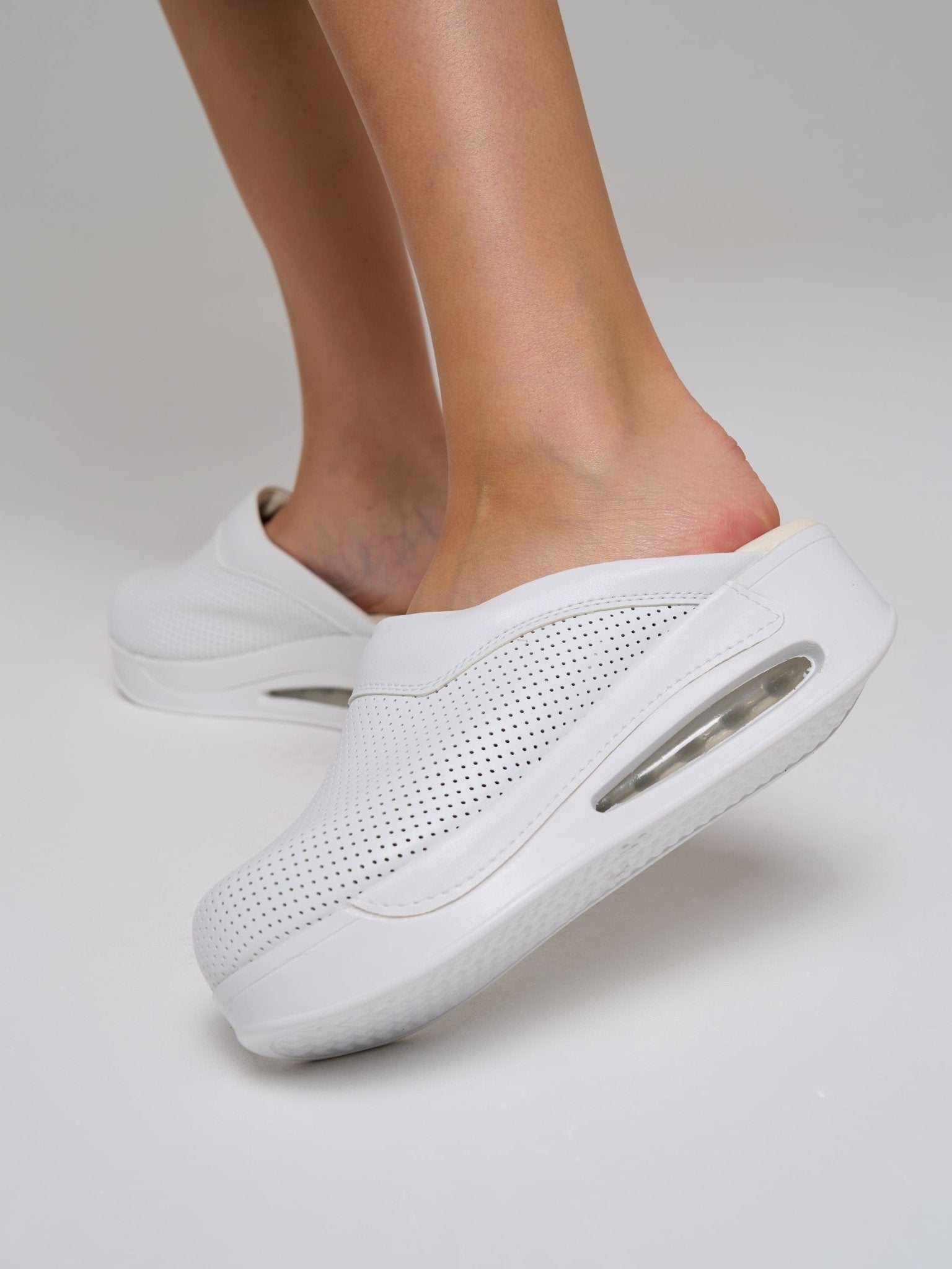 Zoccoli Sanitari in pelle Morbidelle White traforate - Westrose